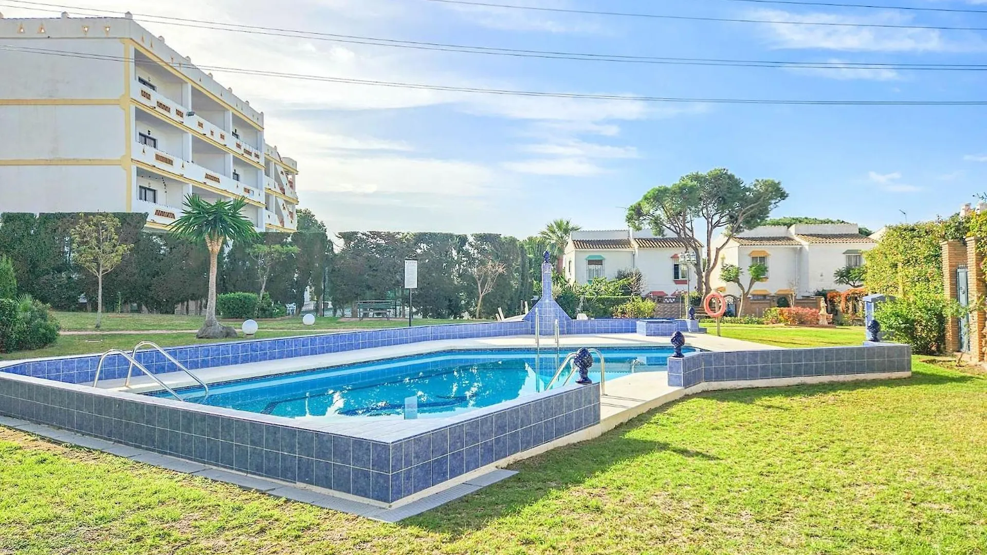 Two Bed House In Calahonda Just 1Km To The Beach MIJAS COSTA Dom wakacyjny