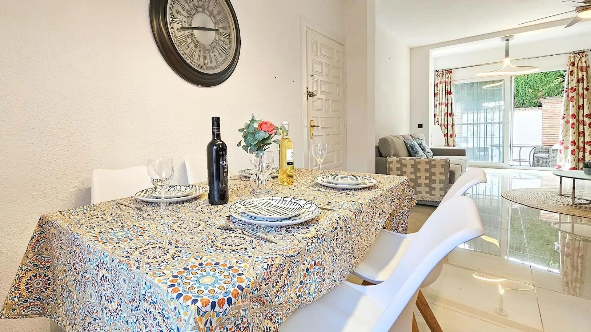 Two Bed House In Calahonda Just 1Km To The Beach MIJAS COSTA Dom wakacyjny