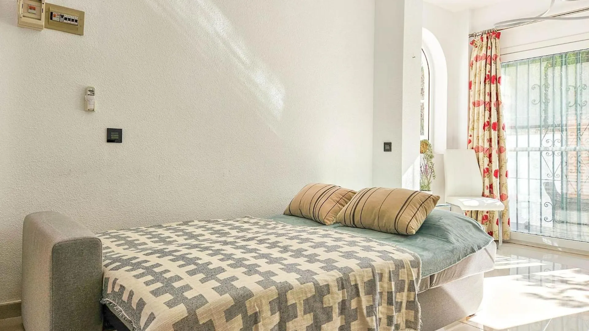Two Bed House In Calahonda Just 1Km To The Beach MIJAS COSTA Hiszpania