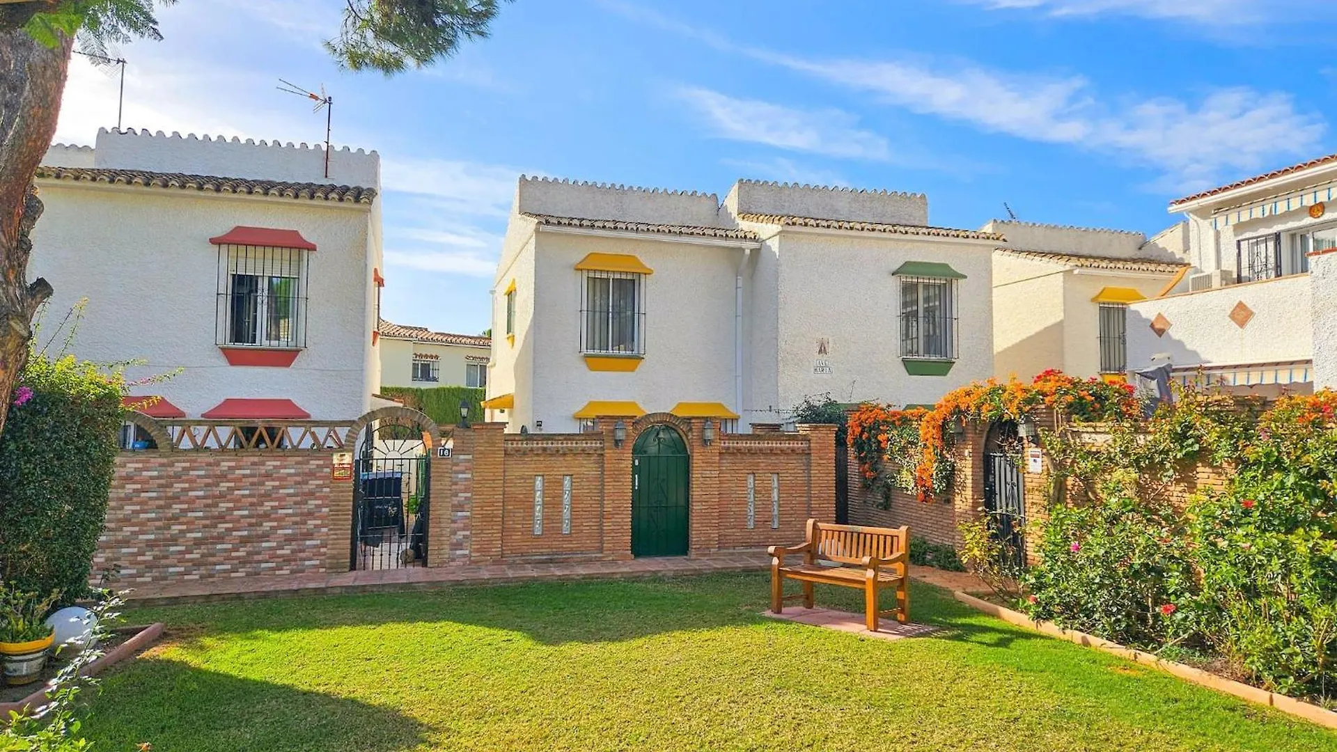 Two Bed House In Calahonda Just 1Km To The Beach MIJAS COSTA Dom wakacyjny