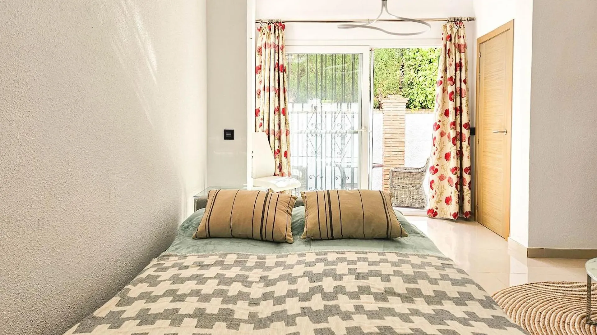 Dom wakacyjny Two Bed House In Calahonda Just 1Km To The Beach MIJAS COSTA